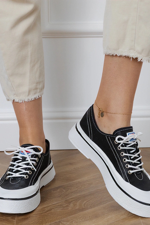 Sapatos femininos pretos com...