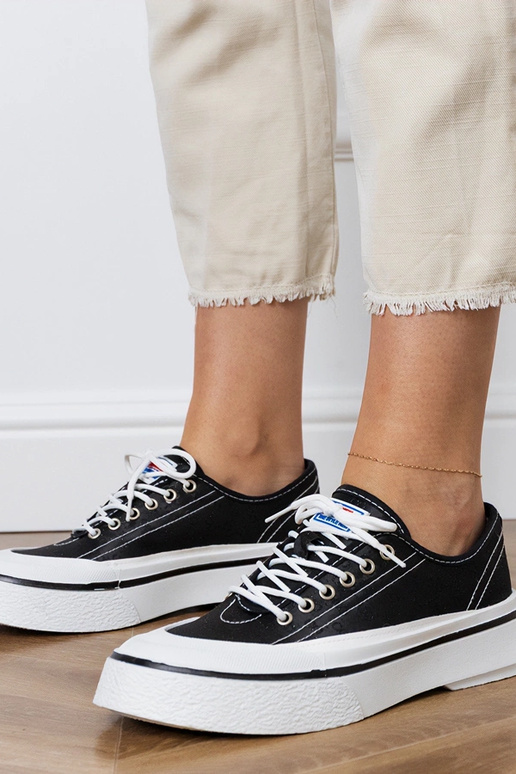 Sapatos femininos pretos com...