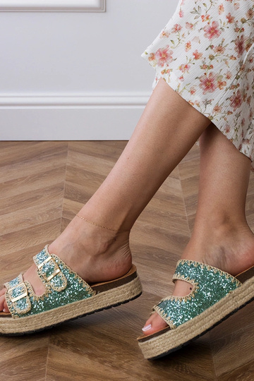 Chinelos verdes tipo espadrilha com glitter e fivelas, "Induri" 2