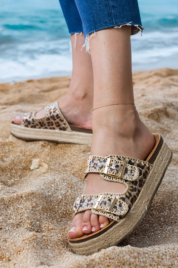 Induri espadrilhas brilhantes de estampa de leopardo com fivelas