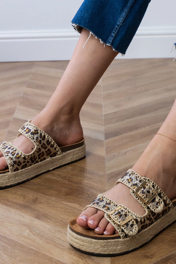 Induri espadrilhas brilhantes de estampa de leopardo com fivelas 2