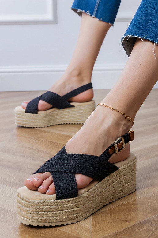 Sandalias pretas estilo espadrilha...