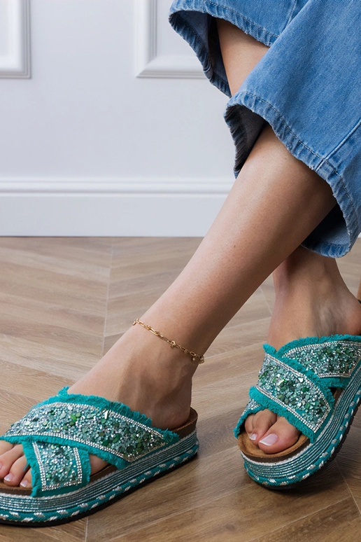 Chinelos verdes com cristais de...