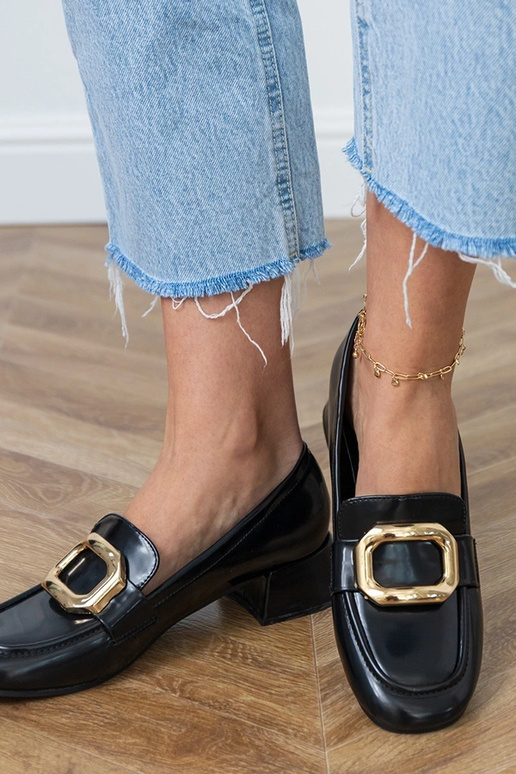 Botinhas femininas pretas com salto... Botinhas femininas pretas com salto...