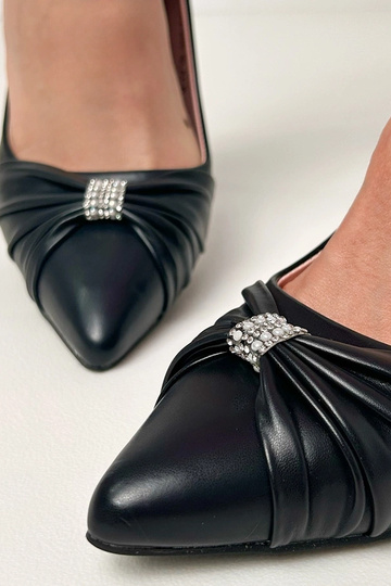 Sandálias clássicas pretas...