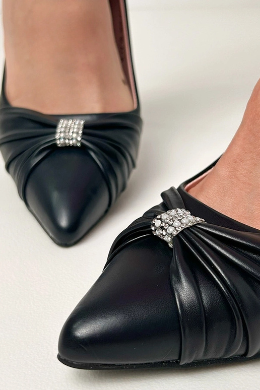 Sandálias clássicas pretas de salto... Sandálias clássicas pretas de salto...