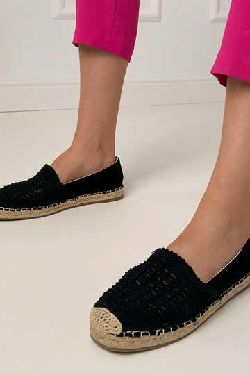 Espadrilhas pretas vazadas na plataforma Plevis