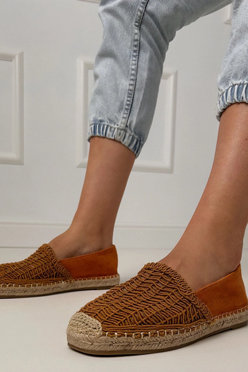 Espadrilhas marrons vazadas na plataforma Plevis