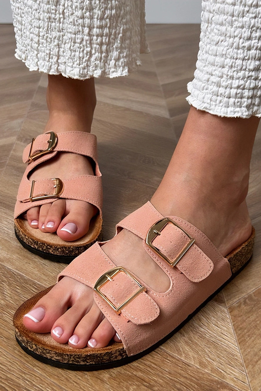 Chinelos rosas com fivelas em solado...