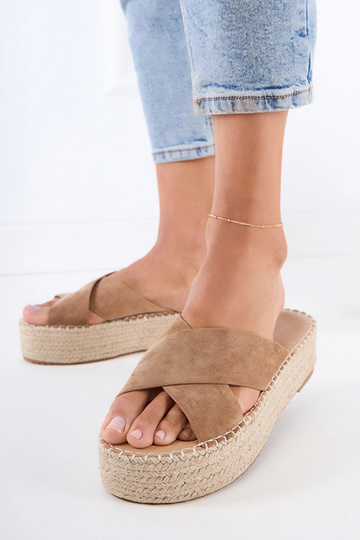 Chinelos tipo espadrilhe marrons com tiras na plataforma Jerisa 2