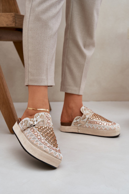 Decorado Chinelos com uma plataforma bege Terfitra Decorado Chinelos com uma plataforma bege Terfitra