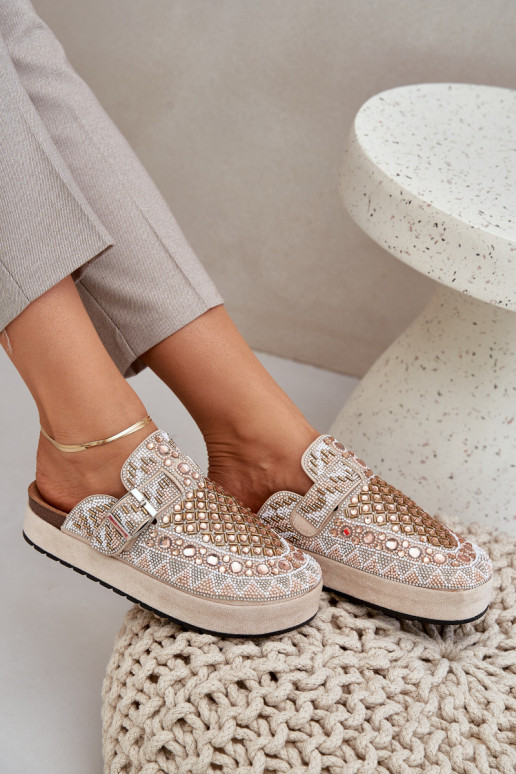 Decorado Chinelos com uma plataforma bege Terfitra Decorado Chinelos com uma plataforma bege Terfitra