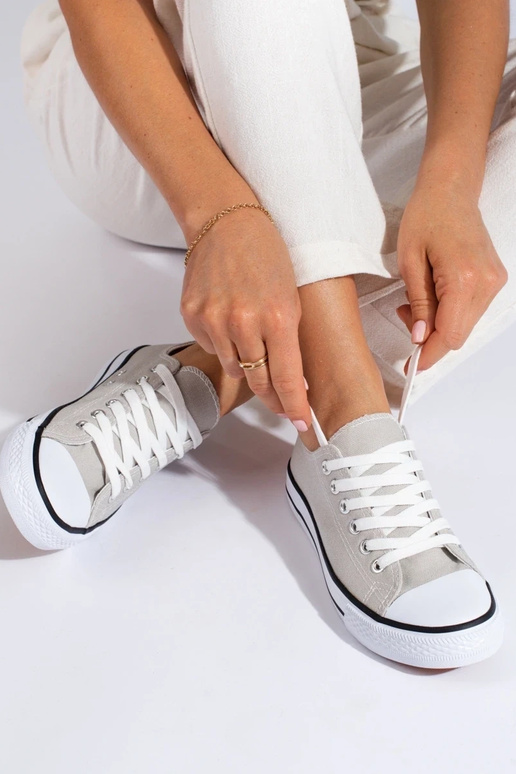 Sapatos femininos na cor cinza Shelovet