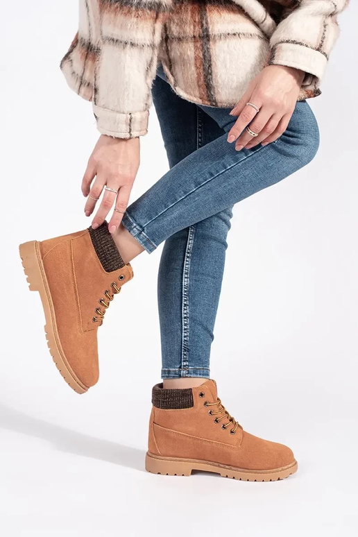 sapatos femininos feitos de couro...