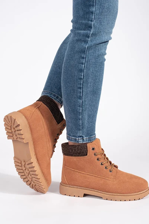 sapatos femininos feitos de couro...