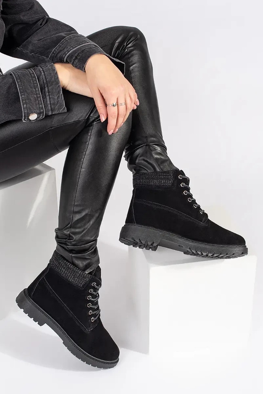 Os sapatos femininos são feitos de...