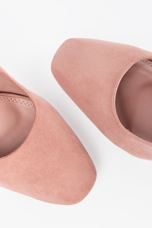 Sapatos de salto em camurça