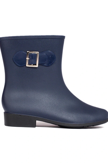 botas de borracha azul...