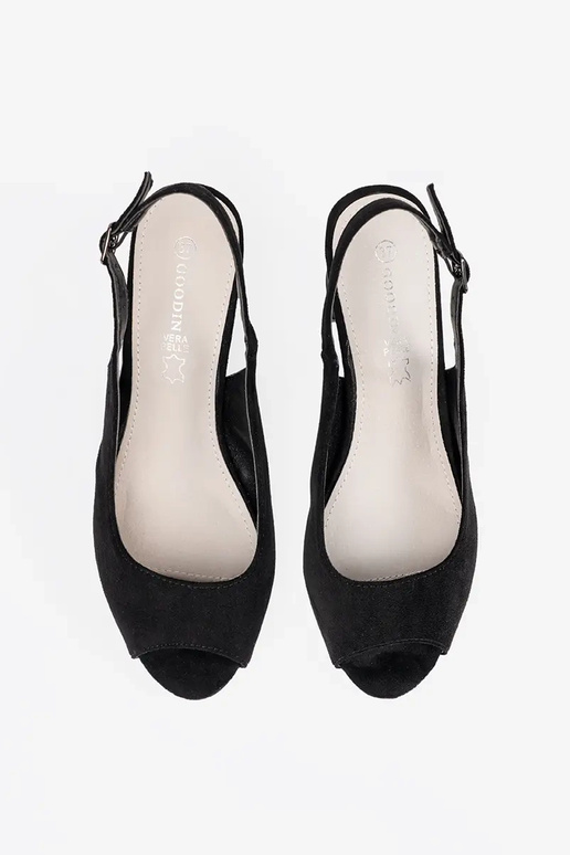 Sandálias de camurça com saltinhos Sandálias de camurça com saltinhos