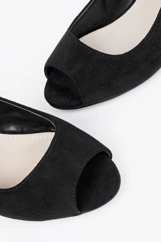 Sandálias de camurça com saltinhos Sandálias de camurça com saltinhos