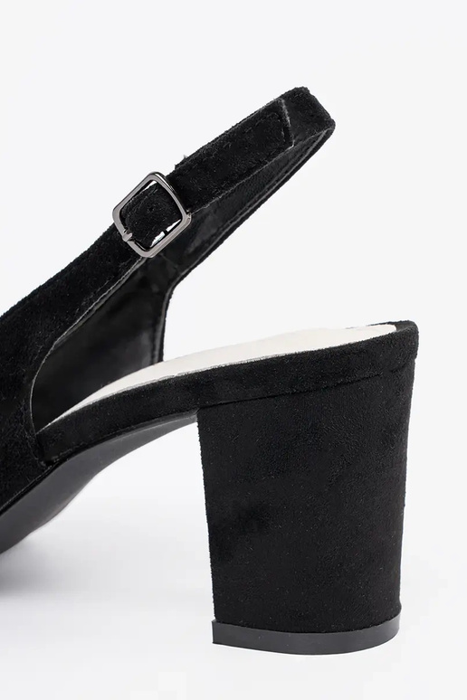 Sandálias de camurça com saltinhos Sandálias de camurça com saltinhos