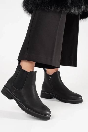 Bota preta de modelo... 2