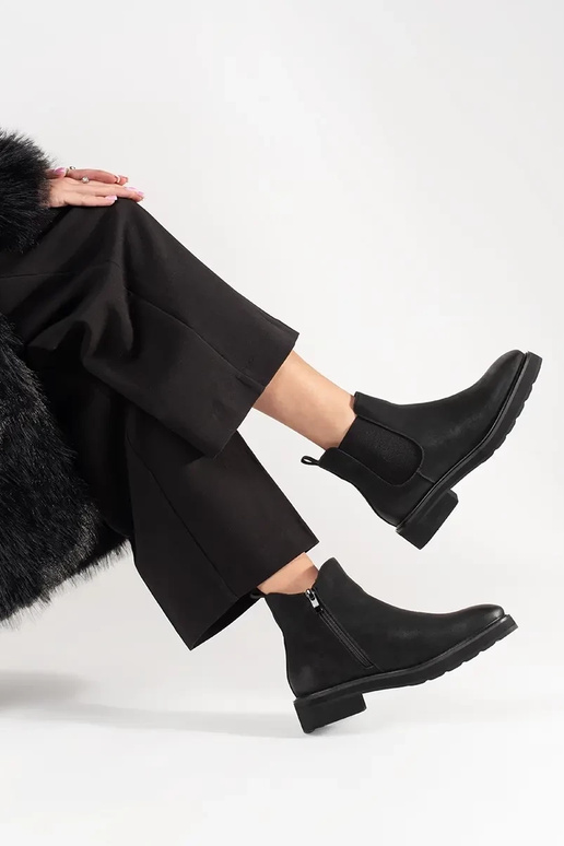 Bota preta de modelo clássico SERGIO...