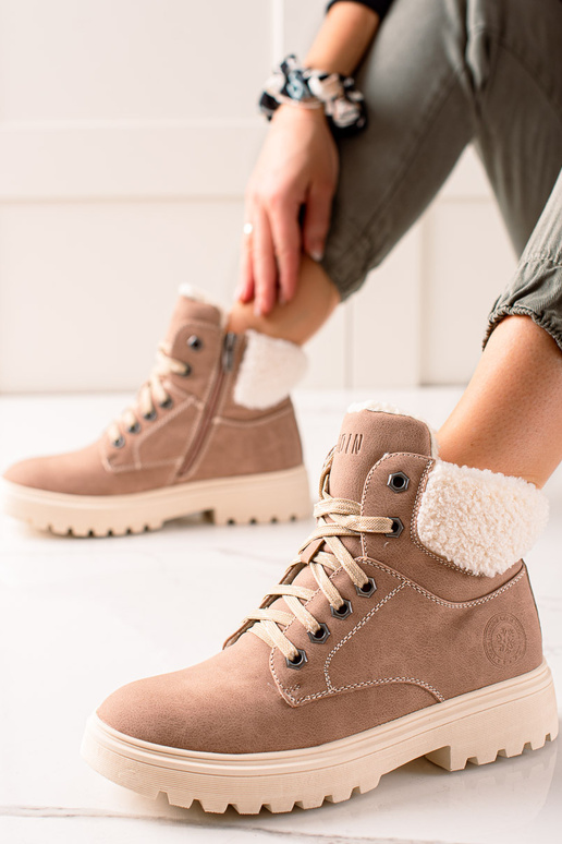 Botas de design elegante de couro...