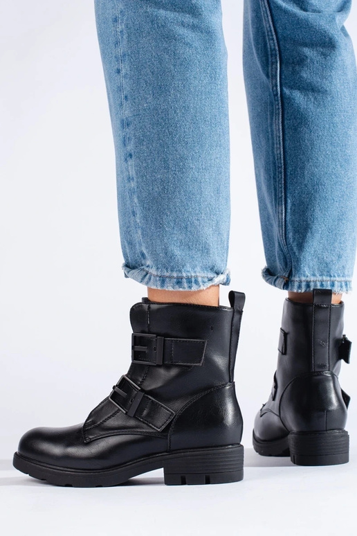 botas femininas pretas com enfeites