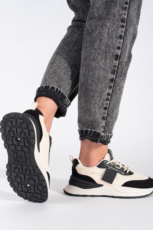 Sapatilhas de senhora pretas e bege Sapatilhas de senhora pretas e bege