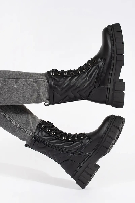 Bota com estampa de cobra