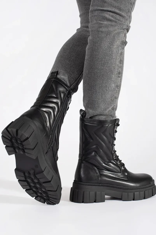 Bota com estampa de cobra