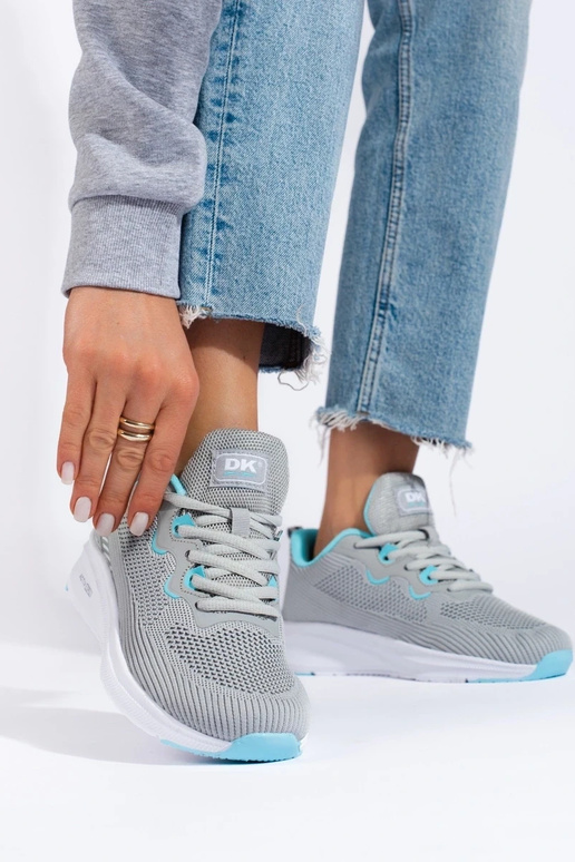 Sapatos femininos de estilo esportivo...