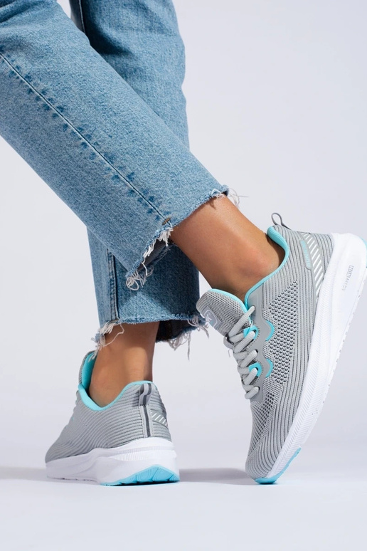 Sapatos femininos de estilo esportivo...