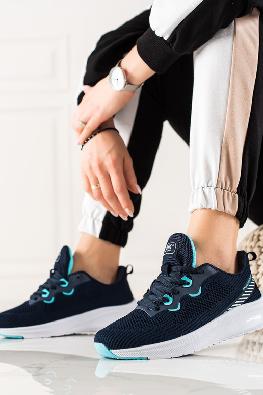 Sapatos femininos de estilo esportivo...