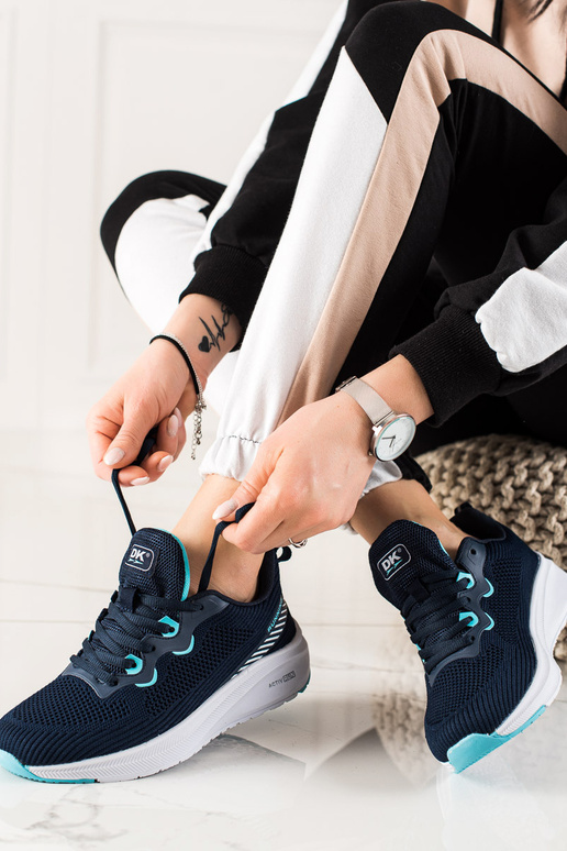 Sapatos femininos de estilo esportivo...