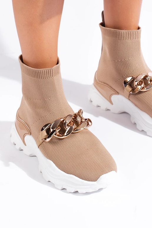 Modelo de tênis com corrente... Modelo de tênis com corrente...