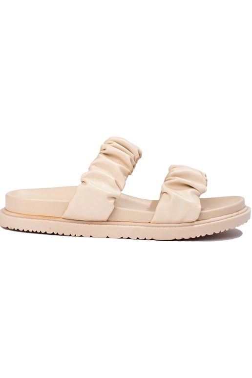 Chinelos bege com fivelas