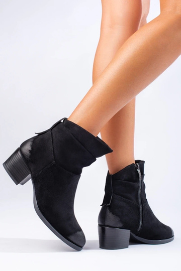 feito de sapatos femininos... 2