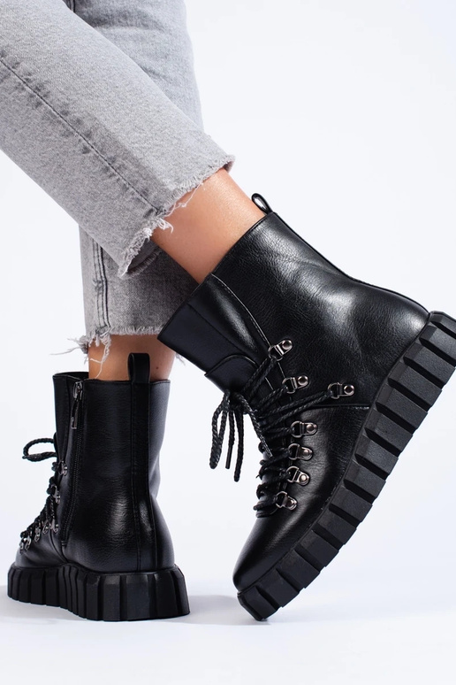 sapatos femininos pretos com...