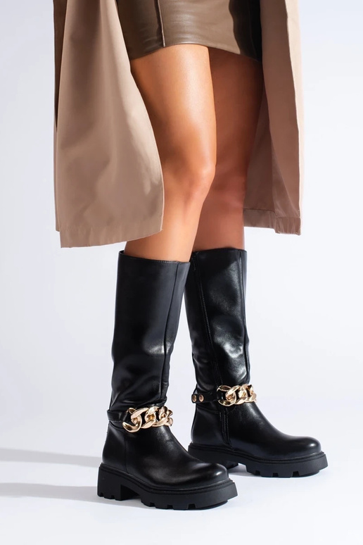 Sapatos longos com corrente em couro...