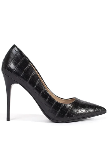 Sapatos com salto fino...