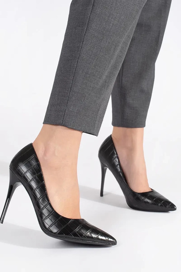 Sapatos com salto fino... 2