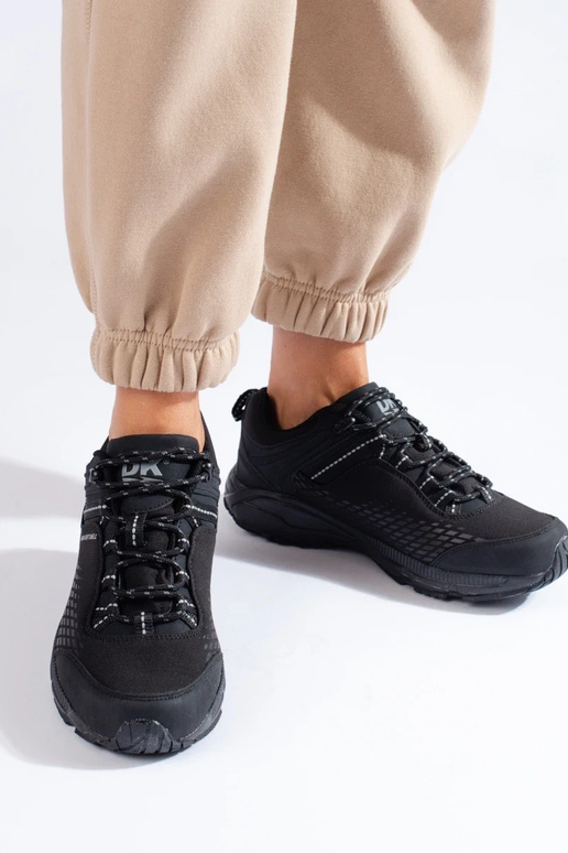 Sapatos de trekking com sola grossa... Sapatos de trekking com sola grossa...