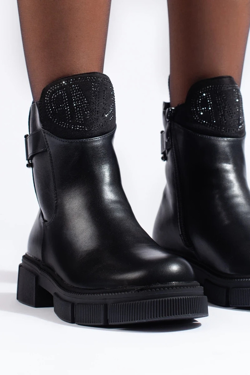 sapatos femininos pretos com isolamento