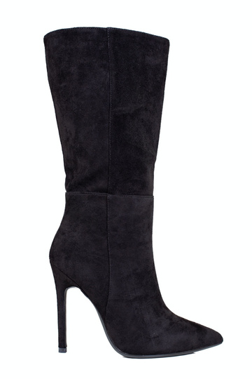 Botas pretas de salto alto
