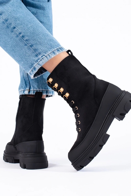 Botas femininas com plataforma na cor... Botas femininas com plataforma na cor...