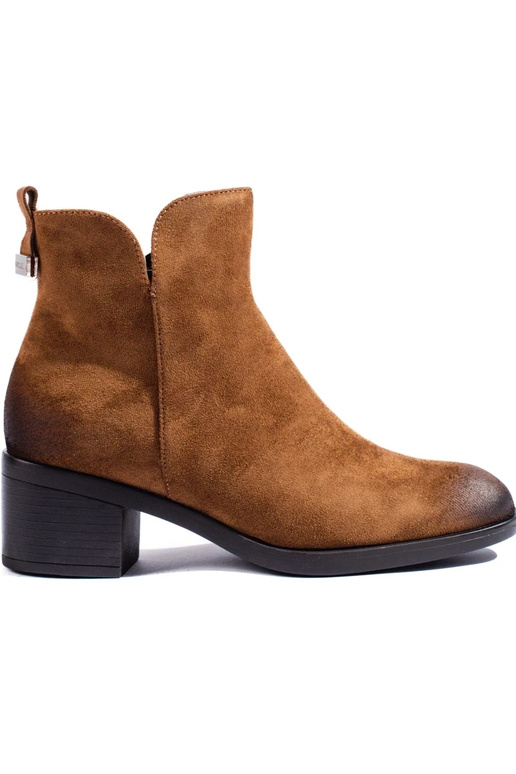 sapatos femininos marrons em poste...