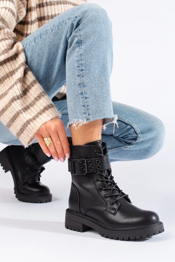 Botas femininas amarradas... 2