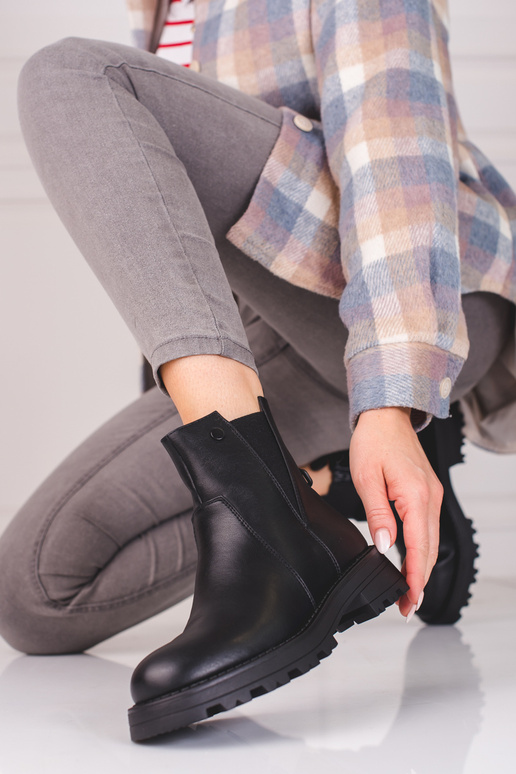 sapatos femininos pretos feitos de...